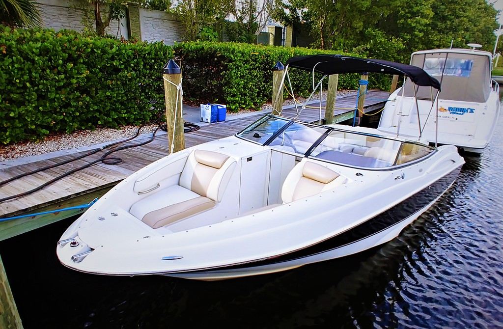 Cape Coral Boat Rental 26 Foot Regal 2600 LSR Bowrider Cape Coral